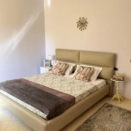 Aurum Apartment *
